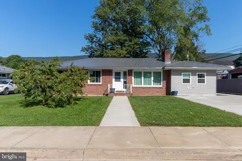 101 W Locust St, Centre Hall, PA 16828