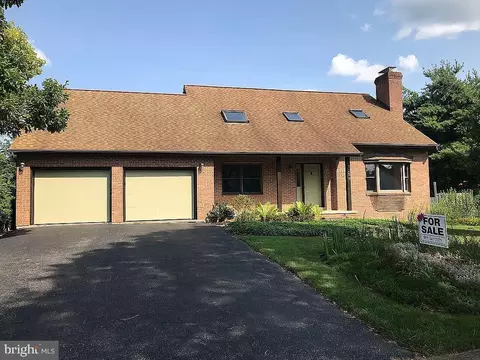 1054 Crabapple Dr, State College, PA 16801
