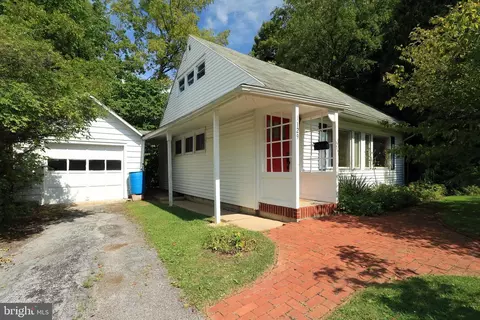 1129 Oneida St, State College, PA 16801