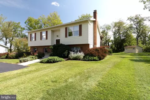 325 Creekside Dr, State College, PA 16801
