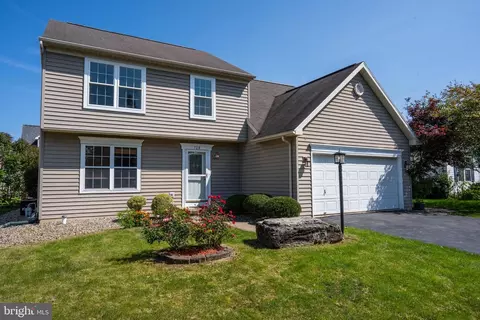 728 Tanager Dr, State College, PA 16803
