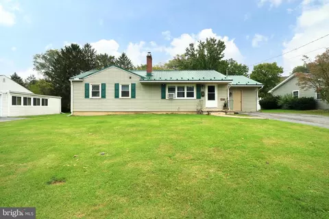 158 Mack Ave, Pleasant Gap, PA 16823