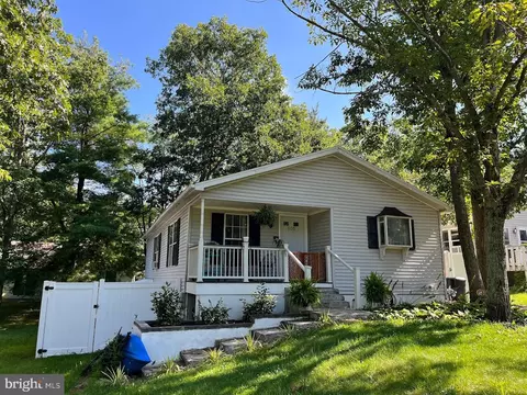 105 Ghaner Dr, State College, PA 16803