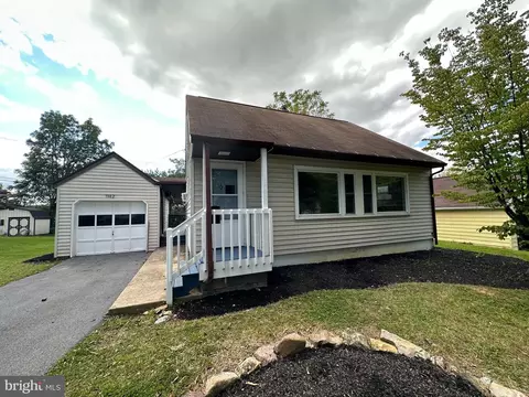 1142 Oneida St, State College, PA 16801