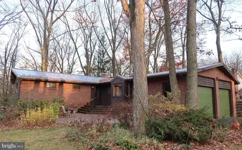 649 Wiltshire Dr, State College, PA 16803