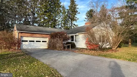 121 Memorial Dr, Boalsburg, PA 16827