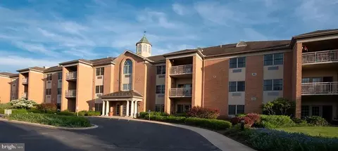 305 Village Heights Dr #229, State College, PA 16801