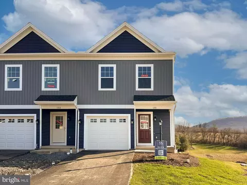 135 Highpoint Park Dr, Bellefonte, PA 16823