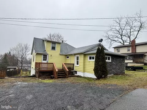 107 E Chestnut St, Pine Grove Mills, PA 16868