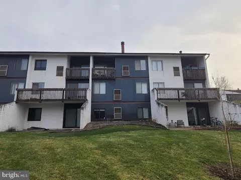 806 Stratford Drive Dr #32, State College, PA 16801