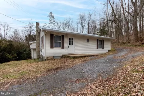 3886 N Atherton St, Port Matilda, PA 16870