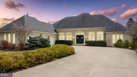 937 Greenbriar Dr, State College, PA 16801