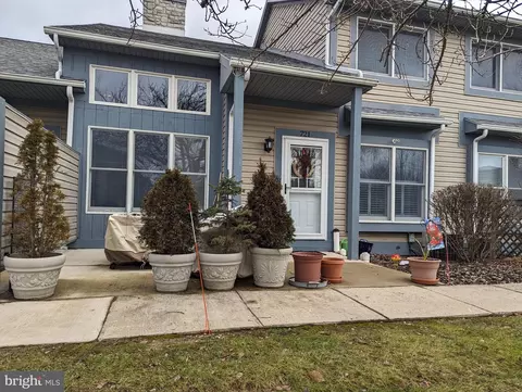 721 Tussey Ln, State College, PA 16801