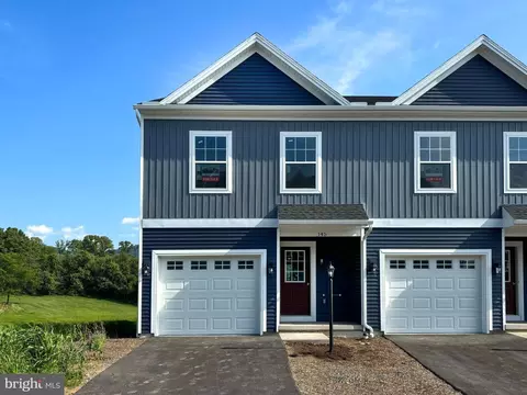 145 Highpoint Park Dr, Pleasant Gap, PA 16823