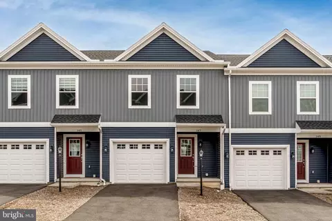 147 Highpoint Park Dr, Pleasant Gap, PA 16823