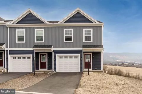 151 Highpoint Park Dr, Pleasant Gap, PA 16823
