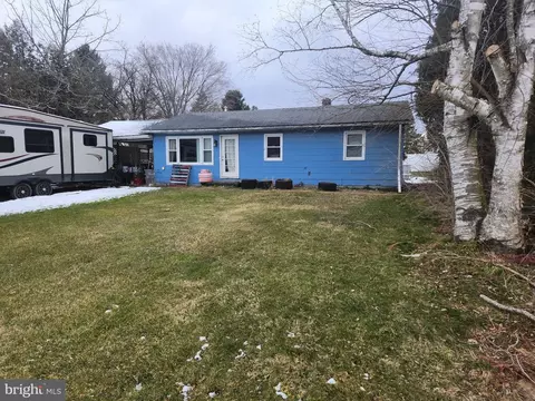 1211 E College Ave, Pleasant Gap, PA 16823