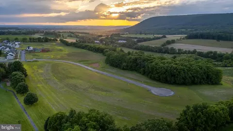 663 Montclair Ln, Boalsburg, PA 16827