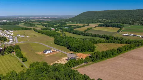 661 Montclair Ln, Boalsburg, PA 16827