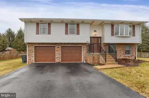 401 Goldfinch Dr, State College, PA 16801