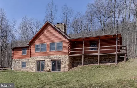 916 E Mountain Rd, Port Matilda, PA 16870