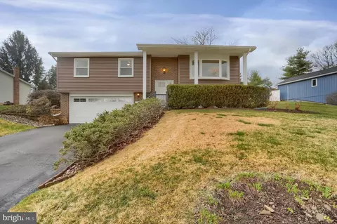 1073 Cortland Dr, Lemont, PA 16851