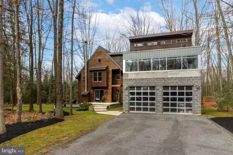 211 Anaconda Dr, Pennsylvania Furnace, PA 16865