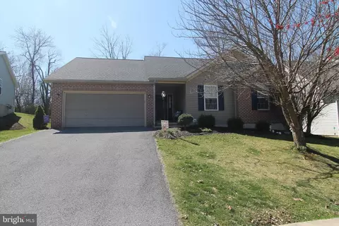 772 Tanager Dr, State College, PA 16803
