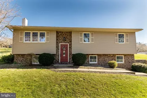 1262 Parkwood Dr, Bellefonte, PA 16823