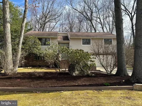 607 Old Farm Ln, State College, PA 16803