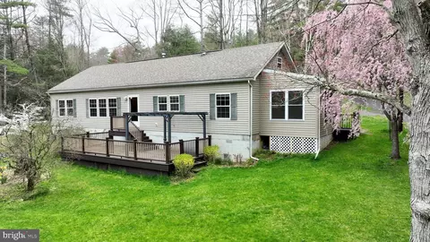 104 Sweetie Pickle Ln, Spring Mills, PA 16875