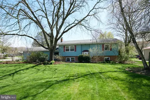 1282 Doruss Dr, Bellefonte, PA 16823