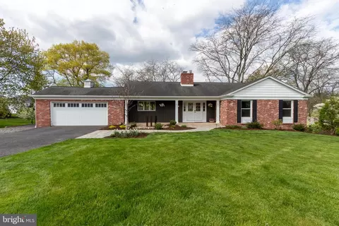 1021 Greenbriar Dr, State College, PA 16801