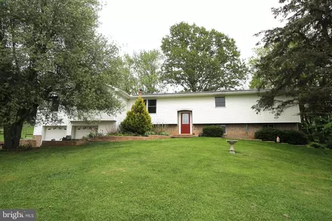 107 Dunkirk Dr, Warriors Mark, PA 16877