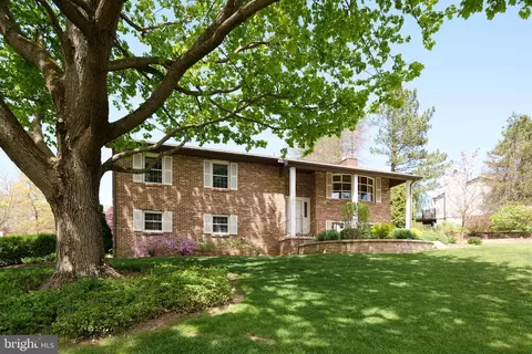 100 Westwood Cir, State College, PA 16803