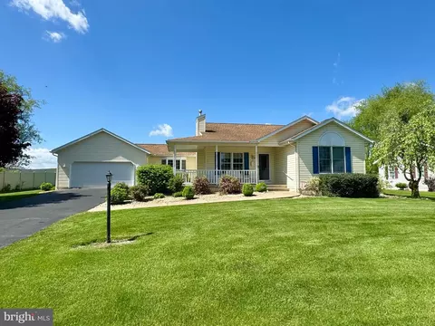 1118 W Springfield Dr, Bellefonte, PA 16823