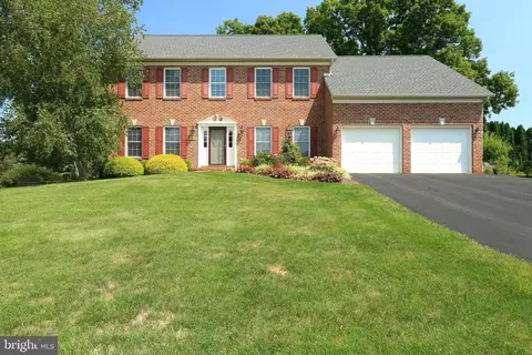 1305 N Foxpointe Dr, State College, PA 16803
