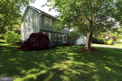871 Bayberry Dr, State College, PA 16801