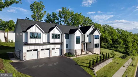 218 Ivy Hill Dr, State College, PA 16801