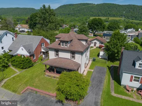 617 Halfmoon St, Bellefonte, PA 16823