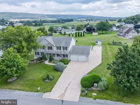 1067 W Springfield Dr, Bellefonte, PA 16823