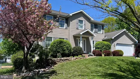 1479 Chaumont Ave, State College, PA 16801