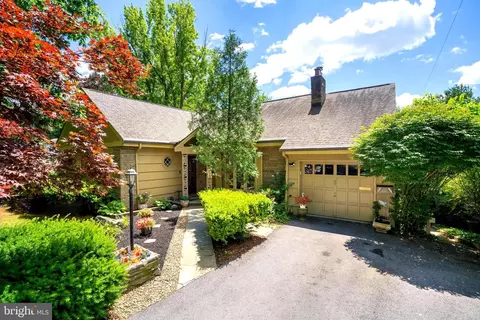 654 Franklin St, State College, PA 16803
