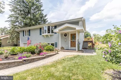 121 W North Hills Pl, State College, PA 16803