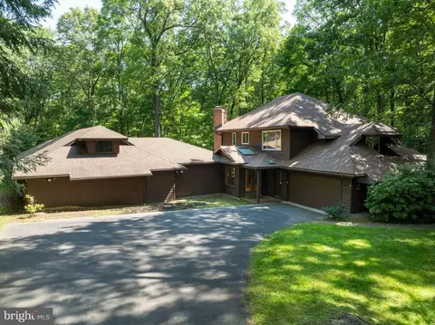 1316 Deerfield Dr, State College, PA 16803