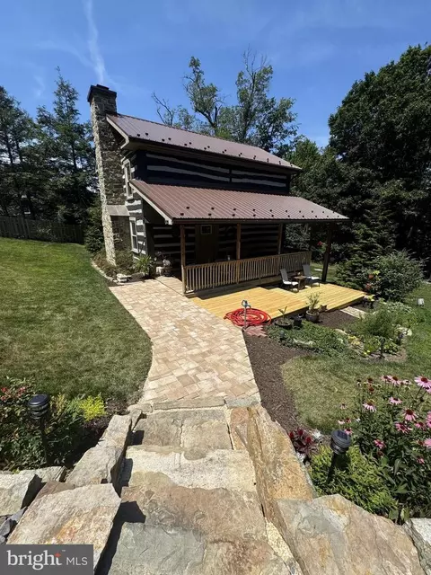 647 E Chestnut St, State College, PA 16801