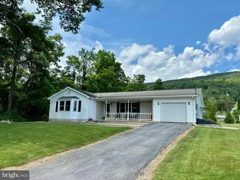 139 3rd St, Centre Hall, PA 16828