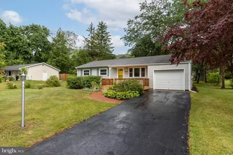 652 Kansa Ave, Pennsylvania Furnace, PA 16865