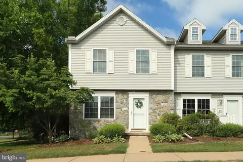 214 Birchtree Ct, State College, PA 16801