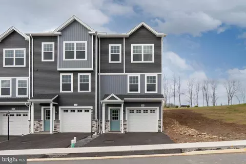 166 Highpoint Park Dr, Pleasant Gap, PA 16823